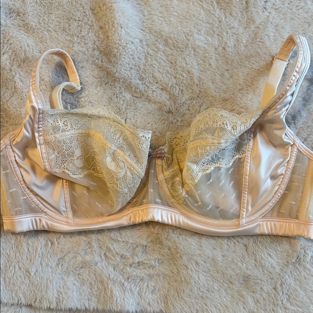 Adore Me Lace Women's Bra in Cream